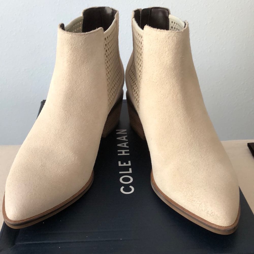 NIB COLE HAAN VAL BOOTIE in Birch suede sz 8